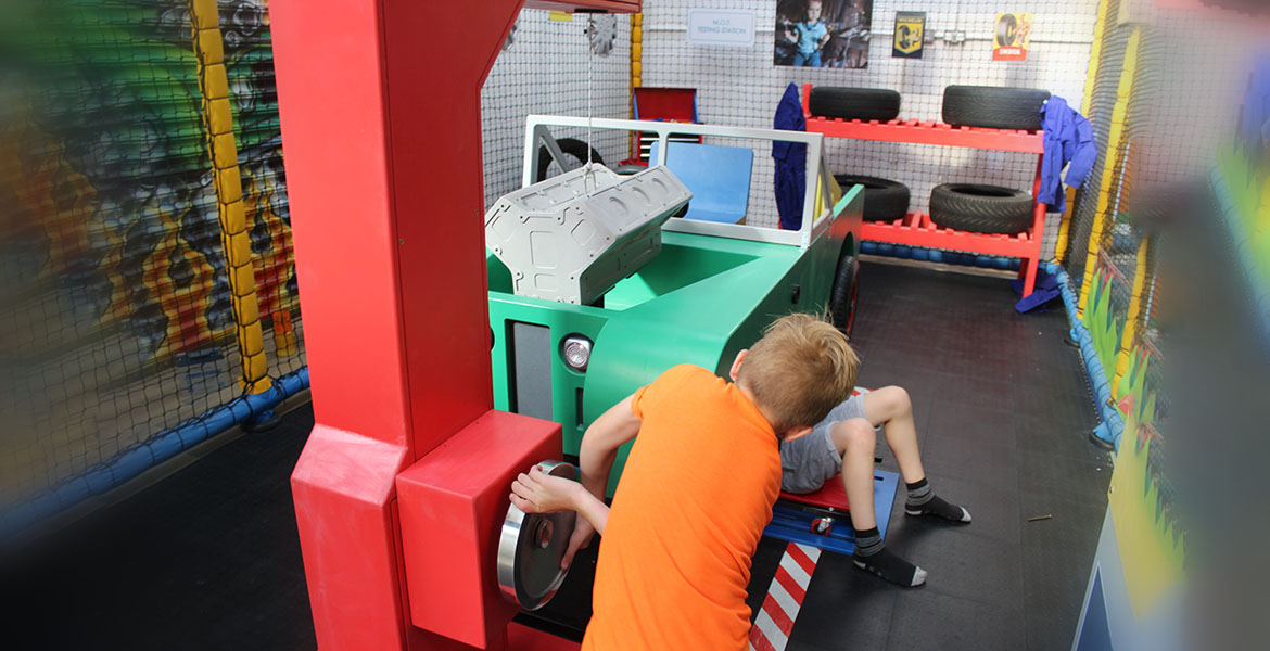 Playmania Sheffield Garage Car